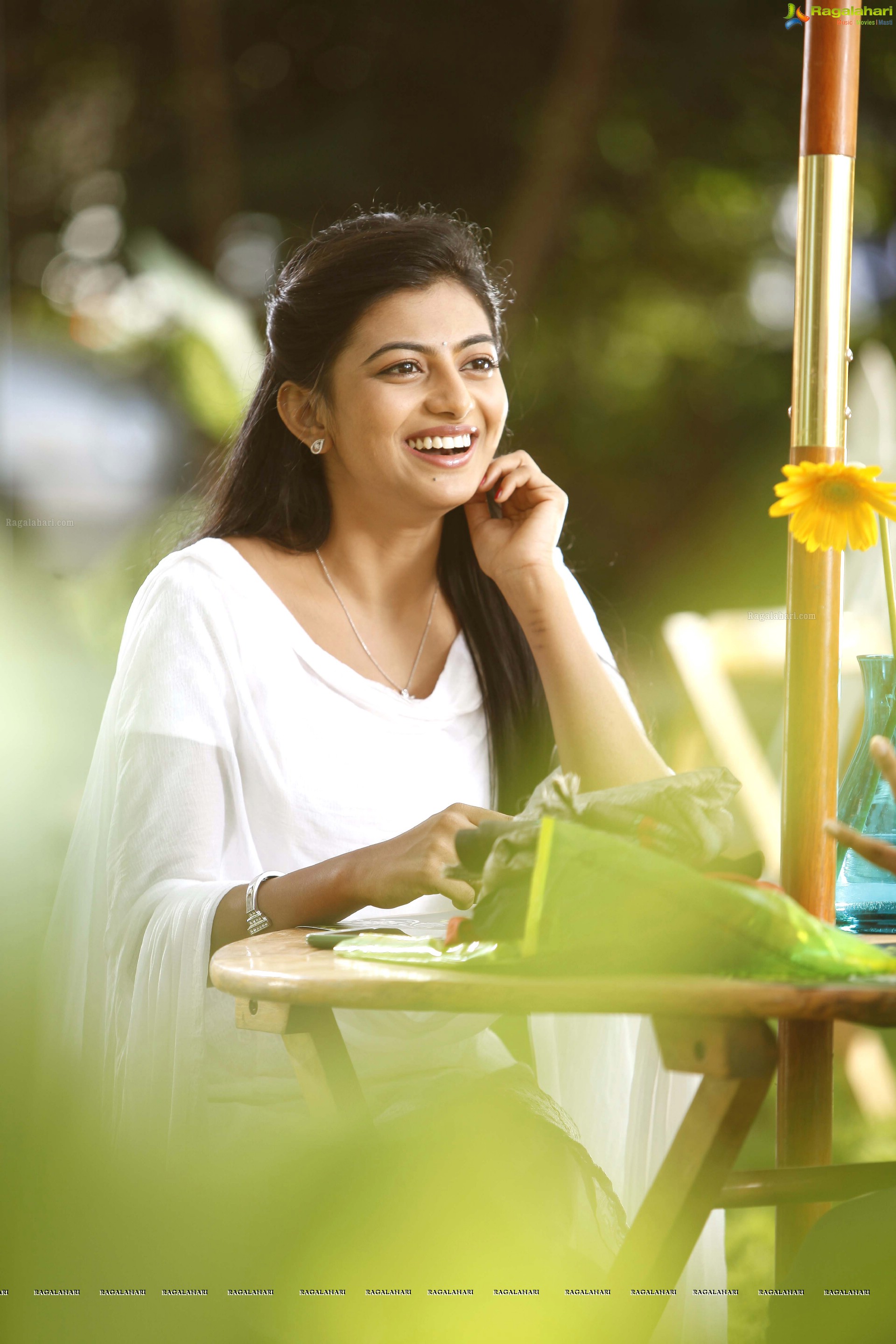 Anandhi in Green Signal (Posters)