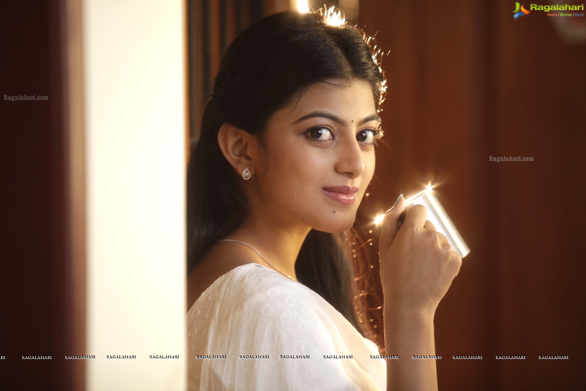 Anandhi in Green Signal (Posters)