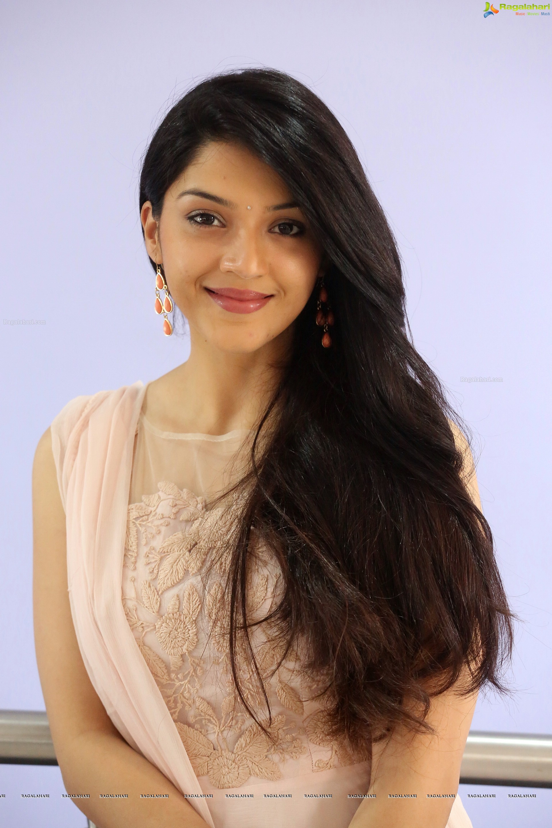 Mehrene Kaur Pirzada - HD Gallery