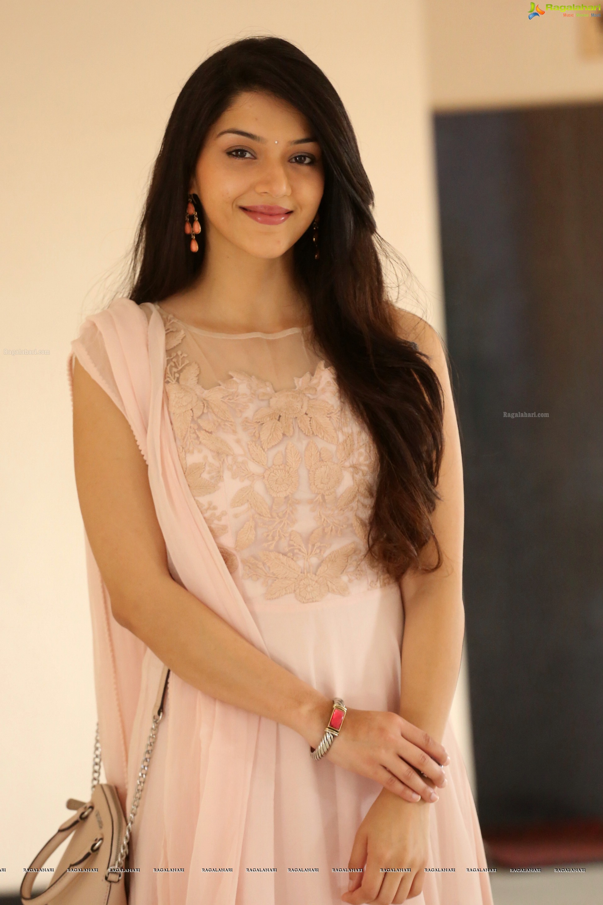 Mehrene Kaur Pirzada - HD Gallery