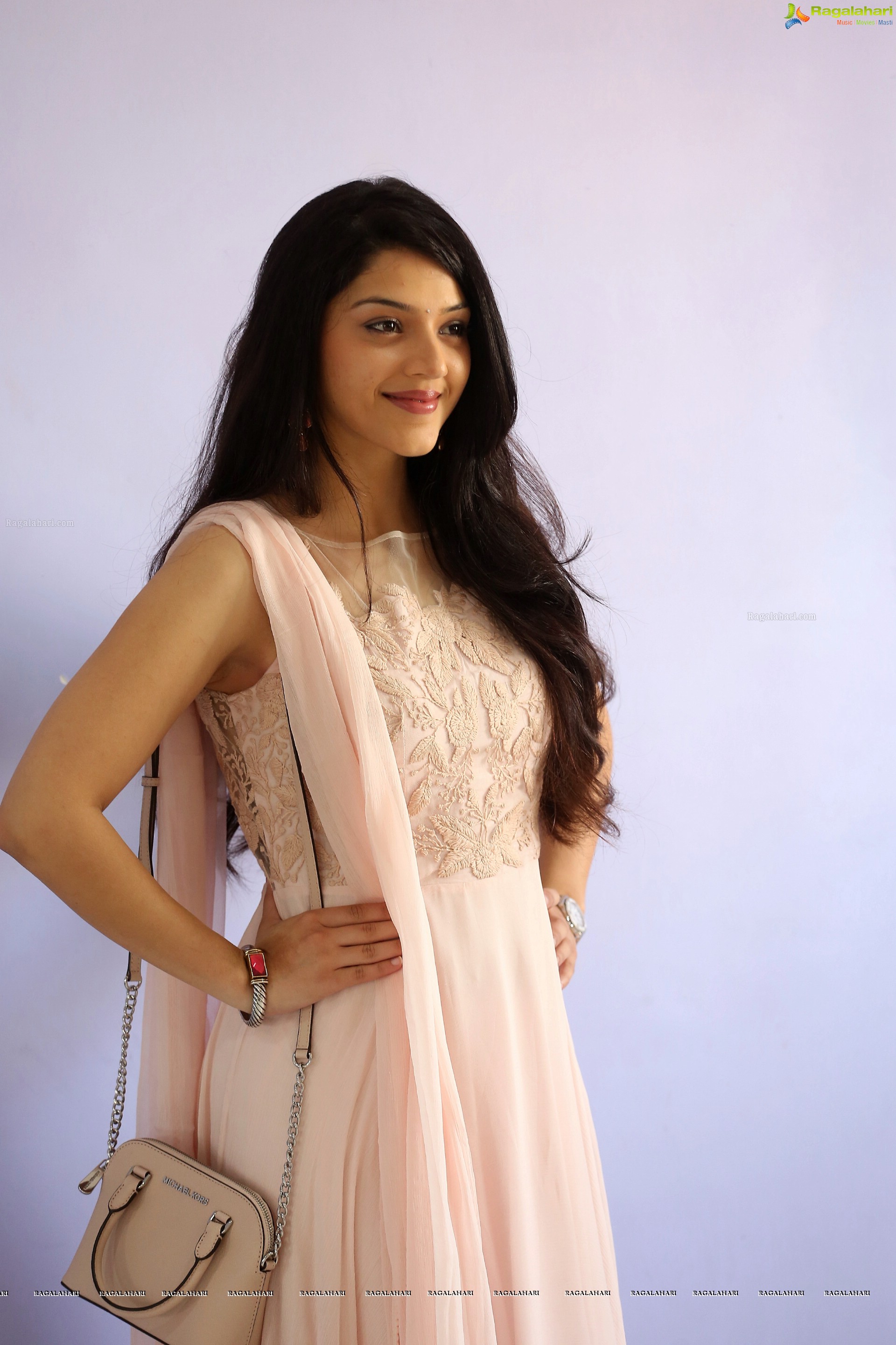 Mehrene Kaur Pirzada - HD Gallery