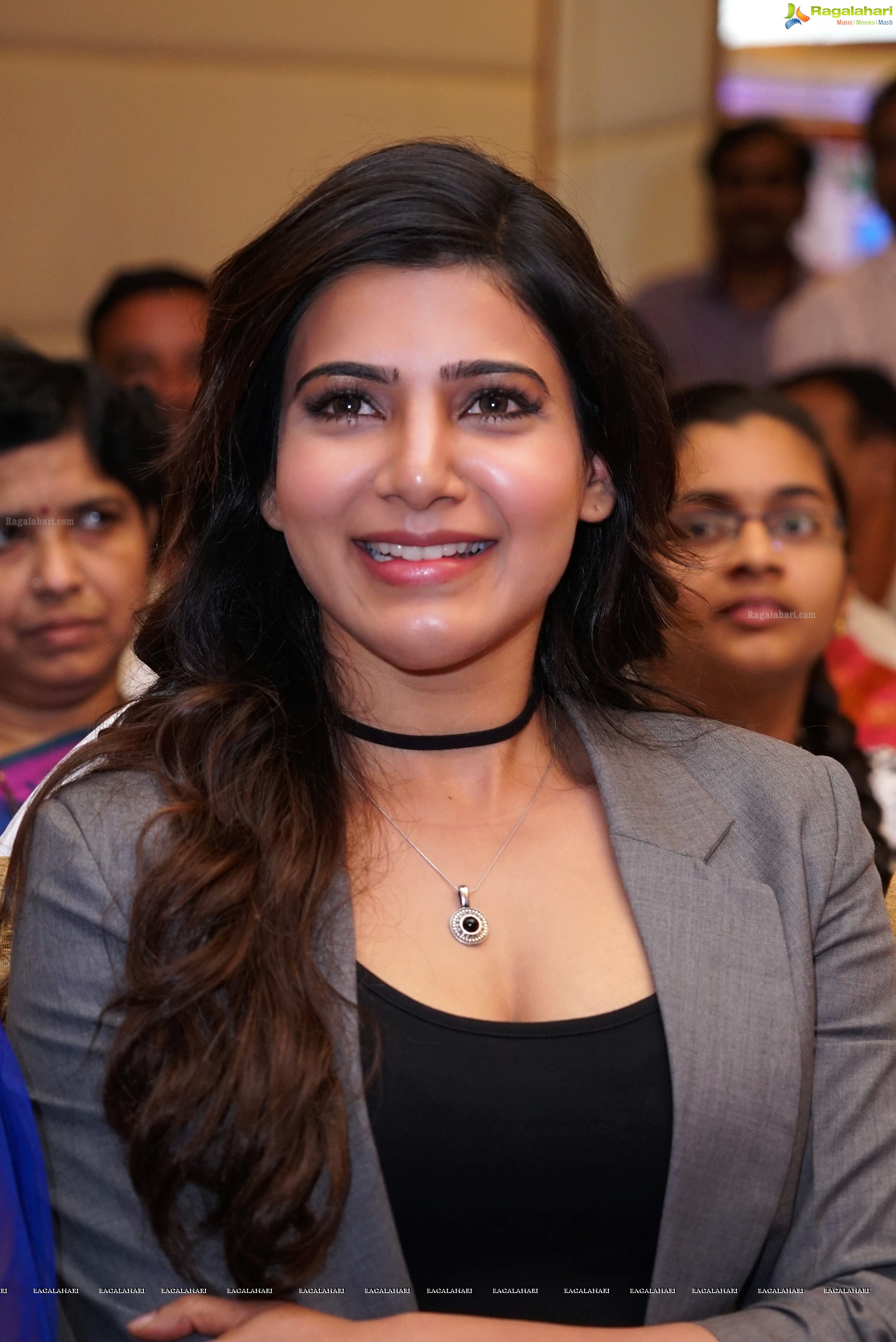 Samantha at Bangaaru Bhumi Developers Press Meet