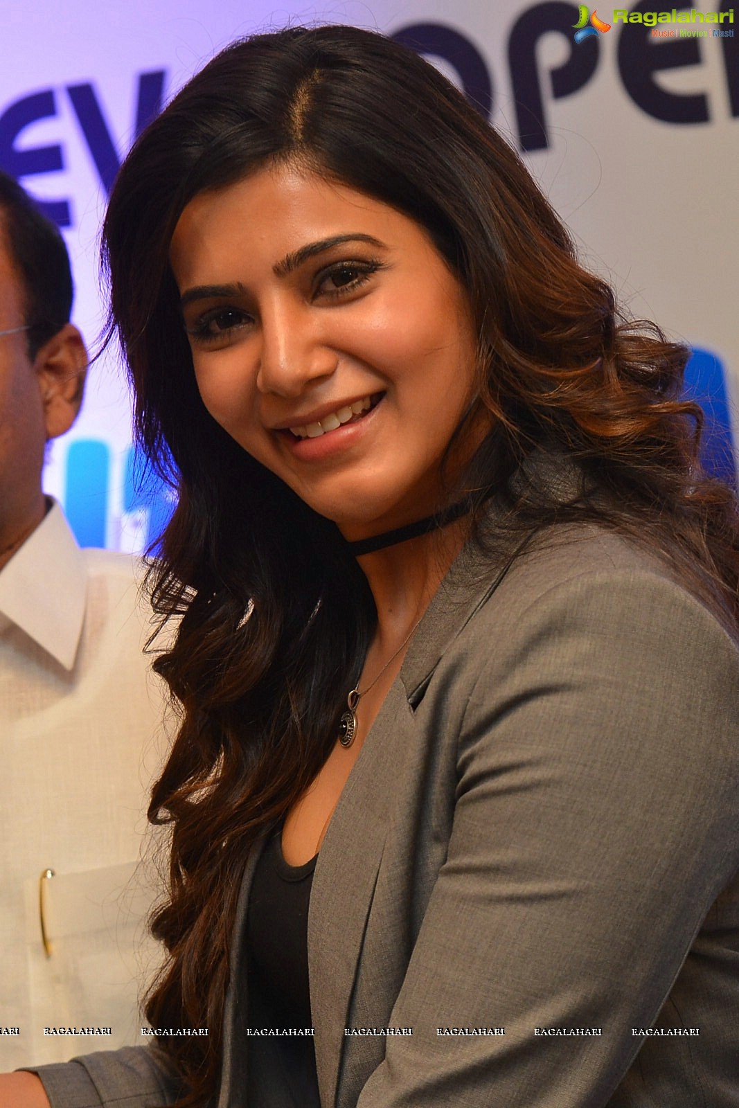 Samantha at Bangaaru Bhumi Developers Press Meet