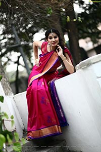 Pinky Lakhera in Saree