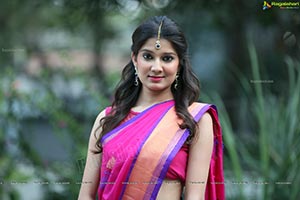 Pinky Lakhera in Saree