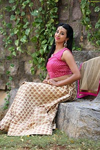 Sanjjanaa Galrani HD Photos