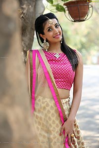 Sanjjanaa Galrani HD Photos