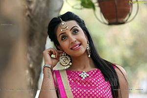 Sanjjanaa Galrani HD Photos