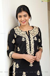 Hebah Patel High Resolution Photos