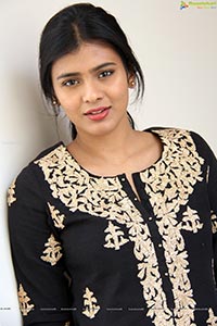 Hebah Patel High Resolution Photos