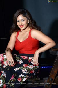Karai Oram Heroine Nikesha Patel