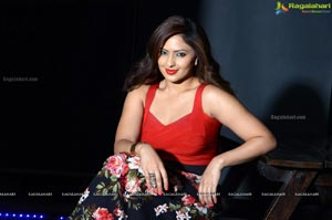 Karai Oram Heroine Nikesha Patel