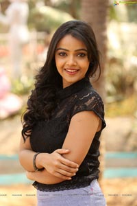 Nithya Shetty High Resolution Photos