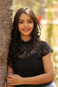 Nithya Shetty High Resolution Photos