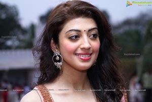 Pranitha Subhash Gudi Sambaralu