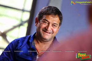 Mahesh Manjrekar in Guntur Talkies