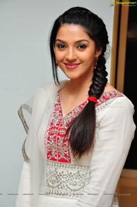 Mehreen Kaur Photos