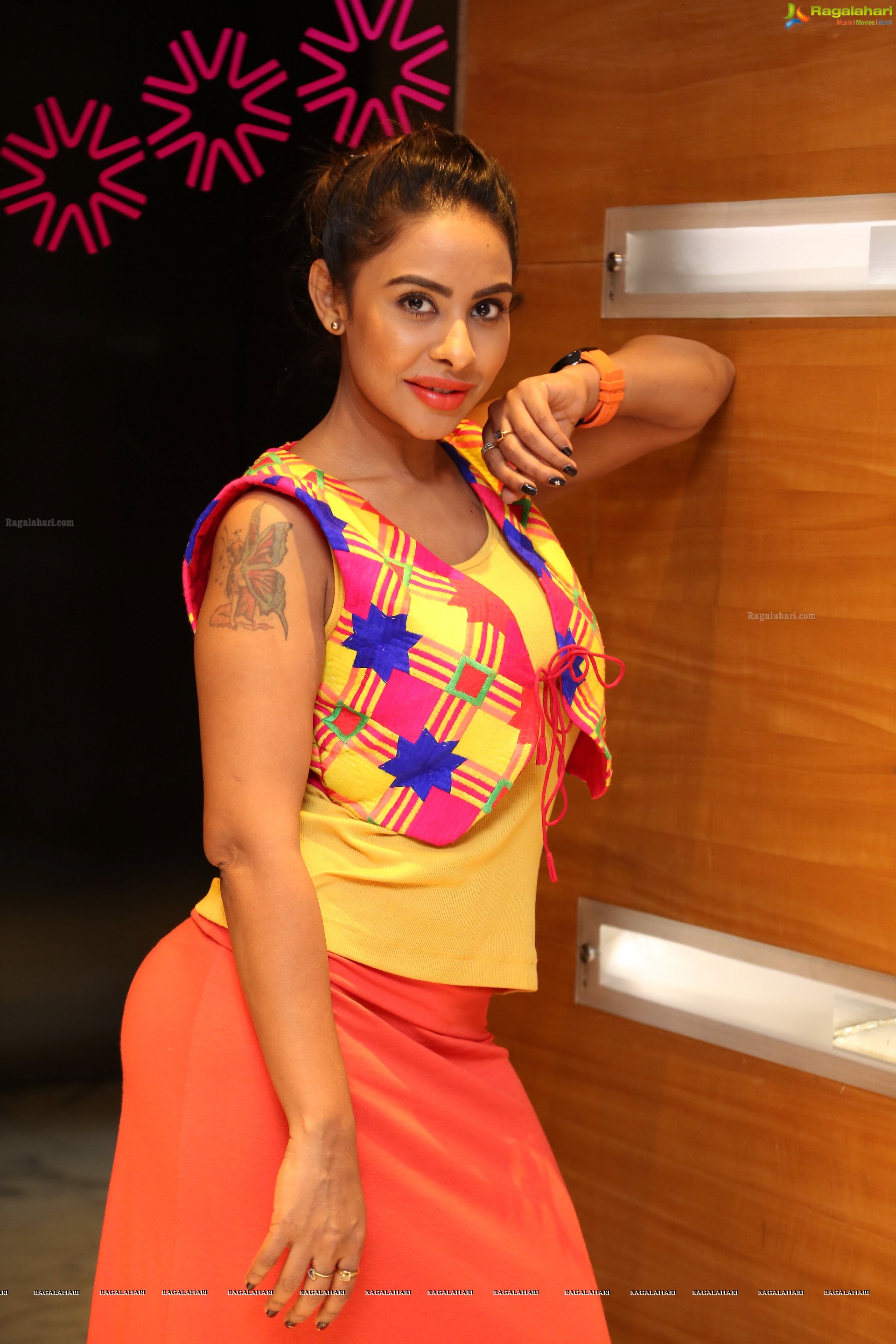 Sri Reddy Mallidi (High Definition)