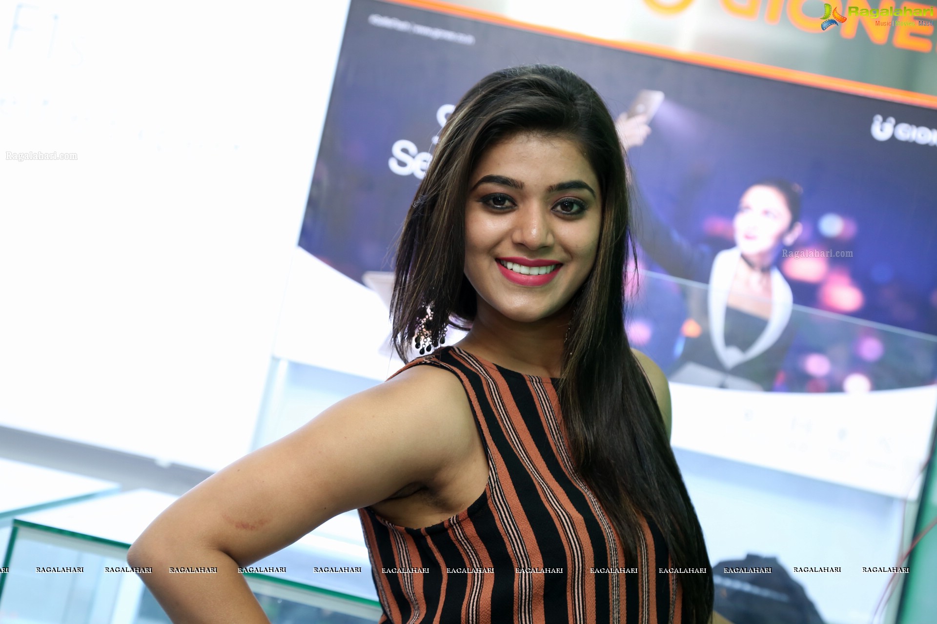 Yamini Bhaskar - HD Gallery