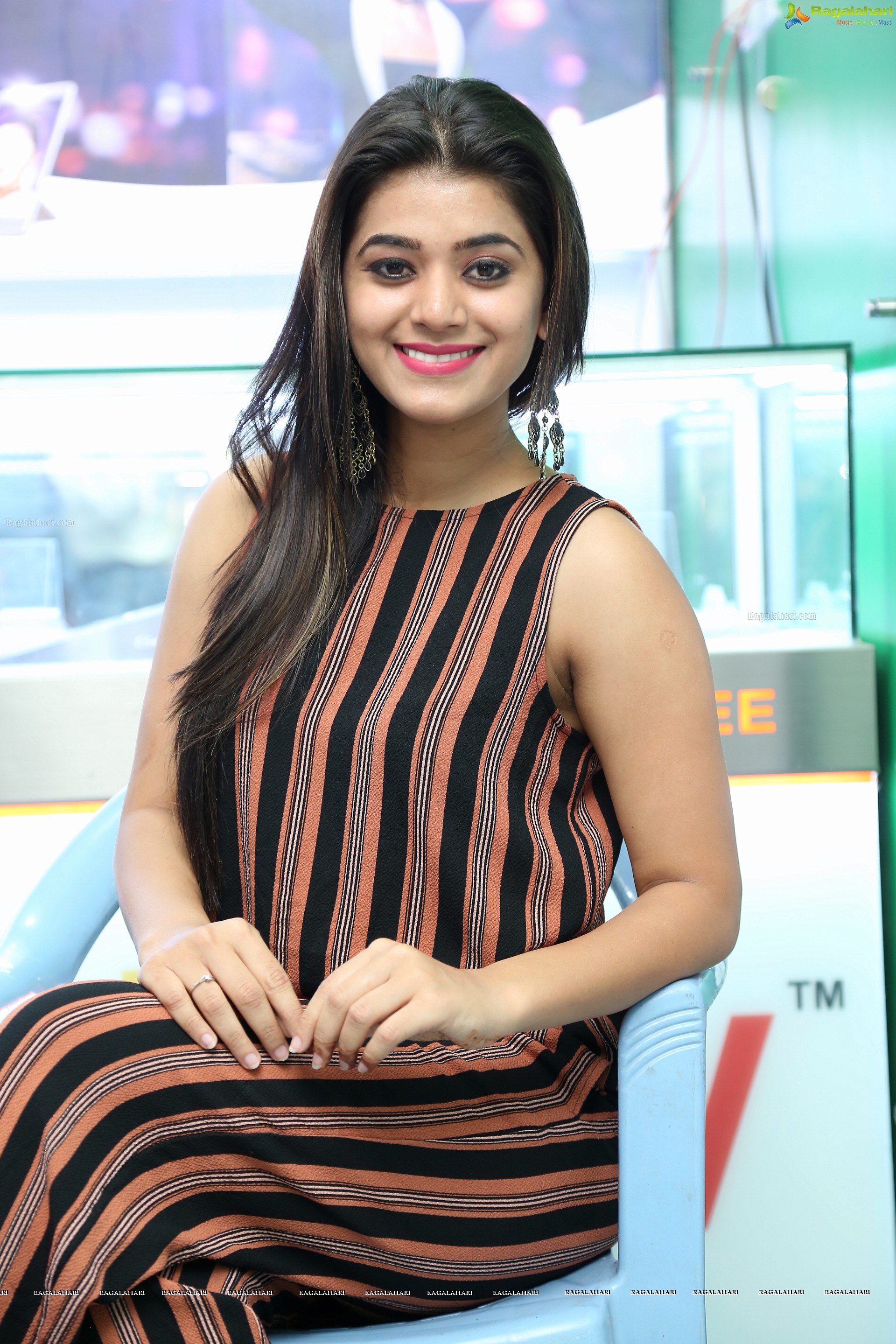 Yamini Bhaskar - HD Gallery