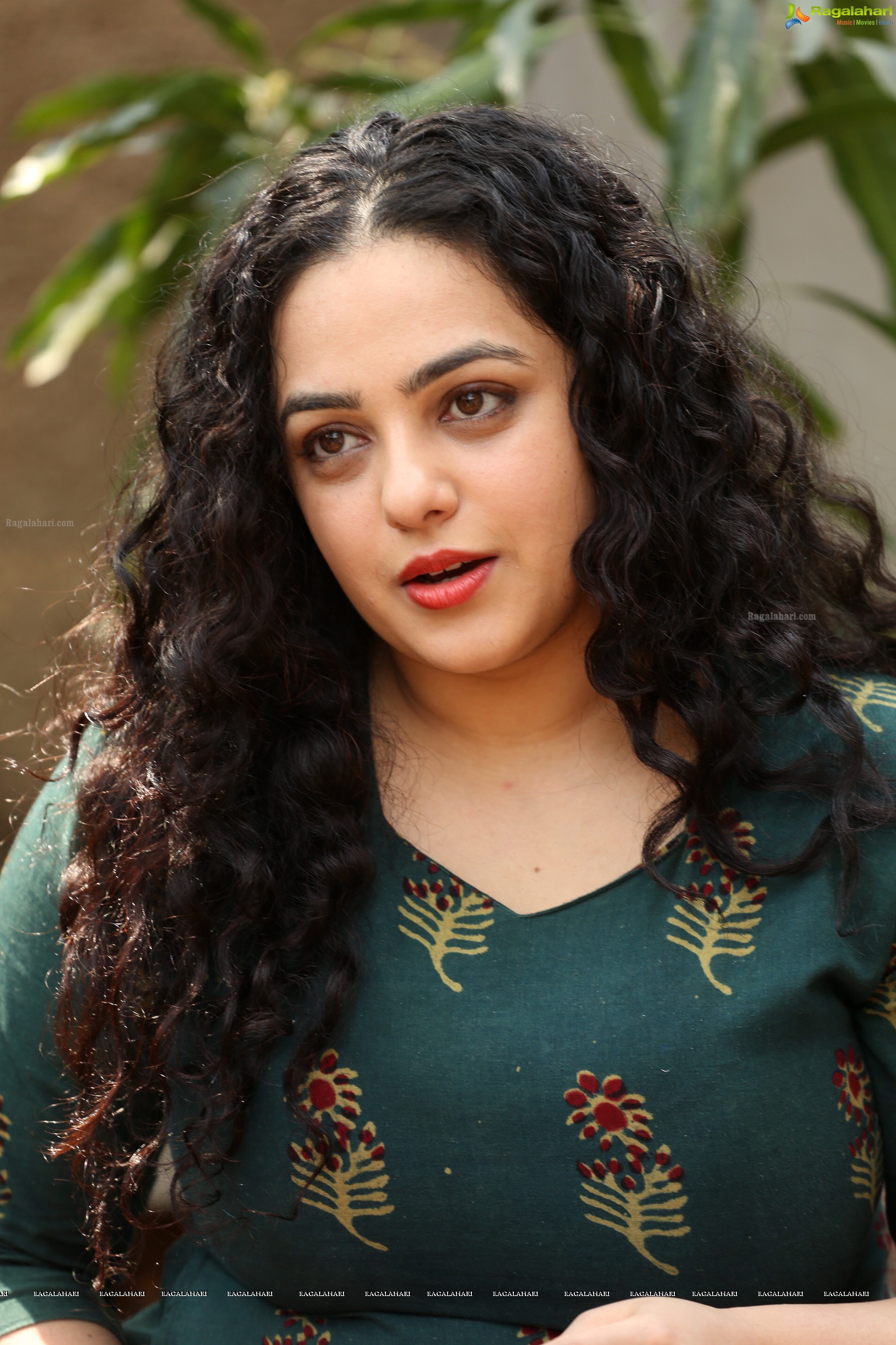 [Image: awe-nithya-menen1018.jpg]