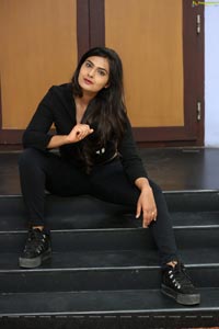 Neha Deshpande 