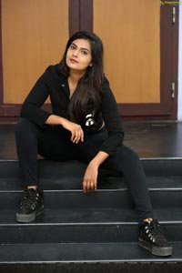 Neha Deshpande 