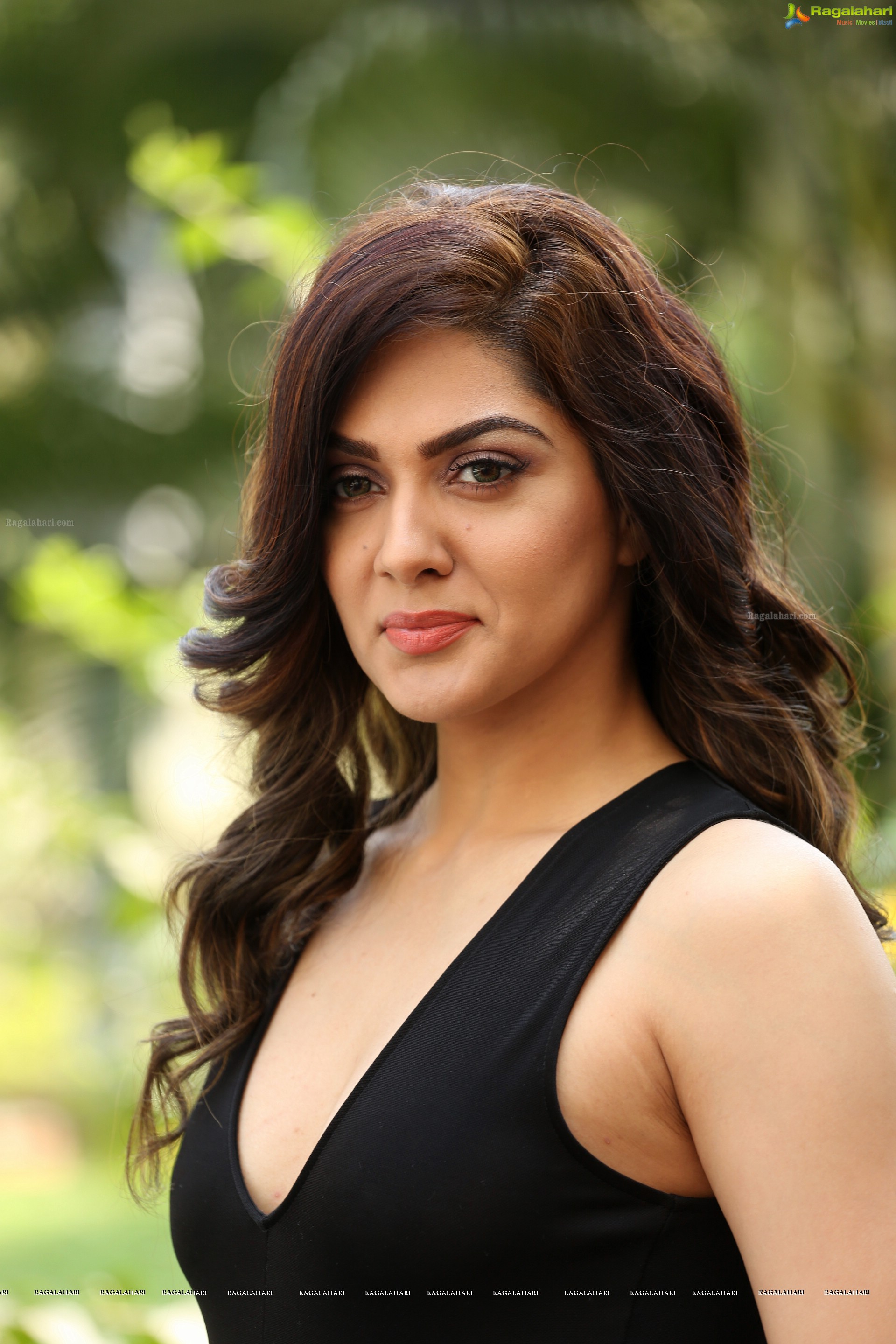 Sakshi Chaudhary at Oo Pe Ku Ha Press Meet (High Definition)