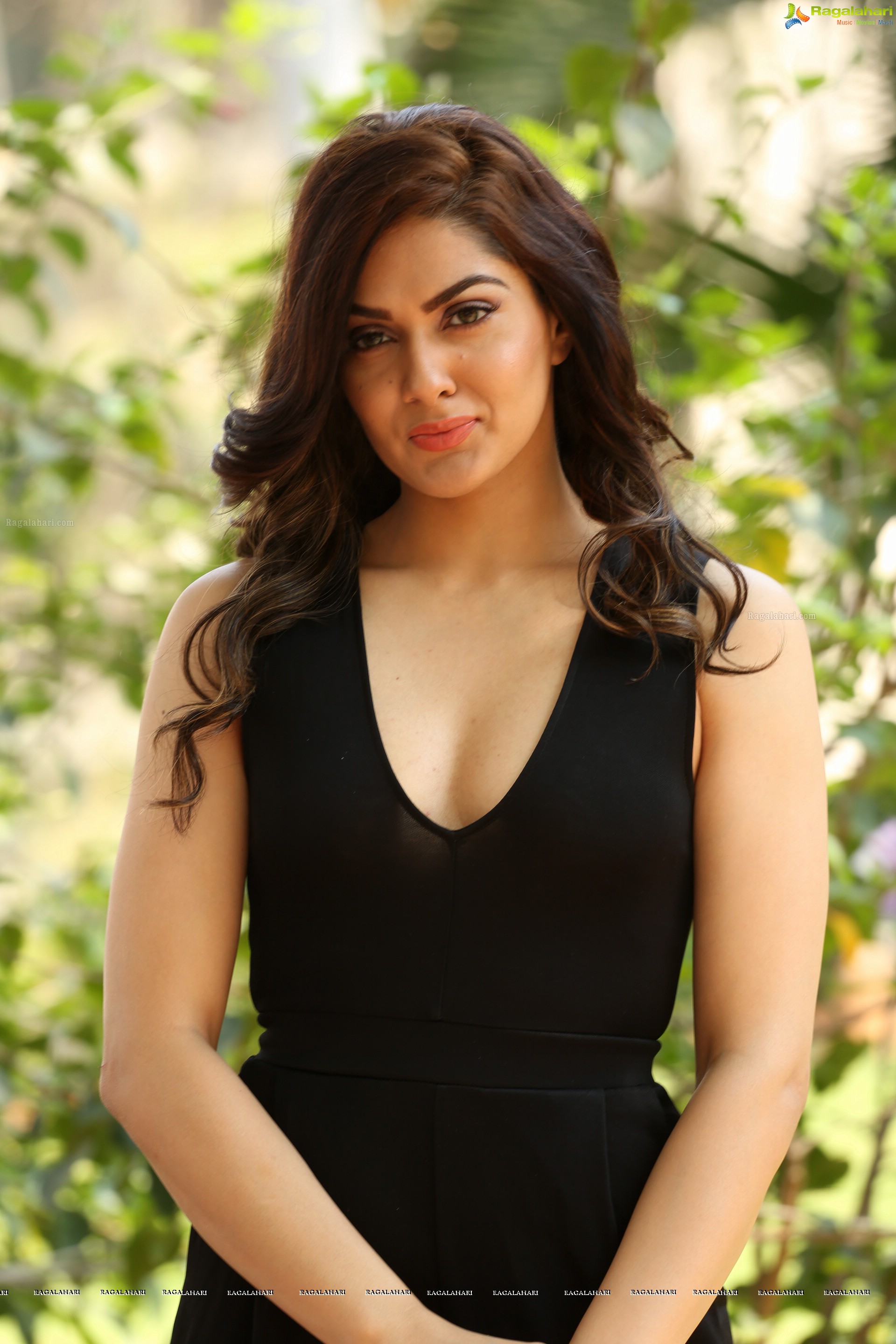 Sakshi Chaudhary at Oo Pe Ku Ha Press Meet (High Definition)