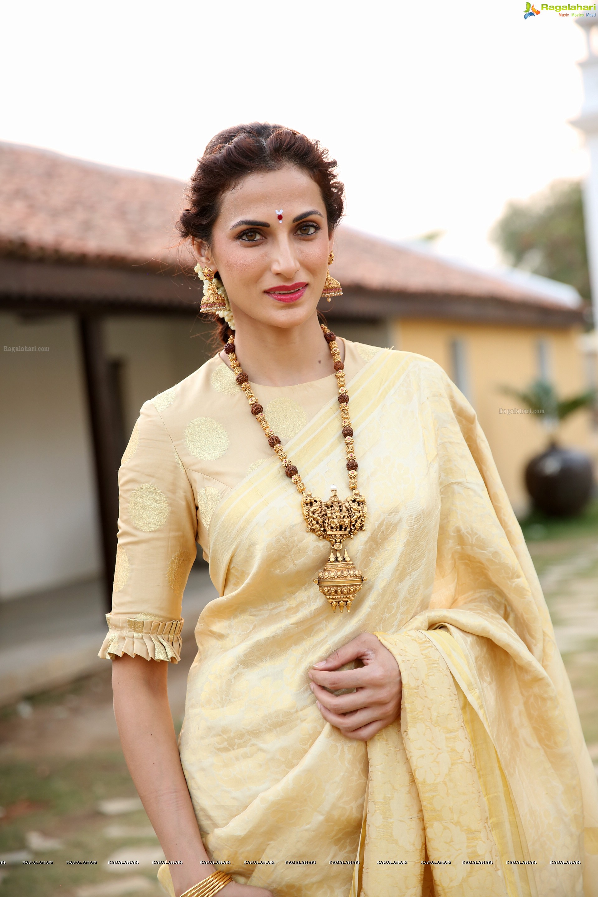 Shilpa Reddy at Shivalayam, Domakonda Fort (High Definition)