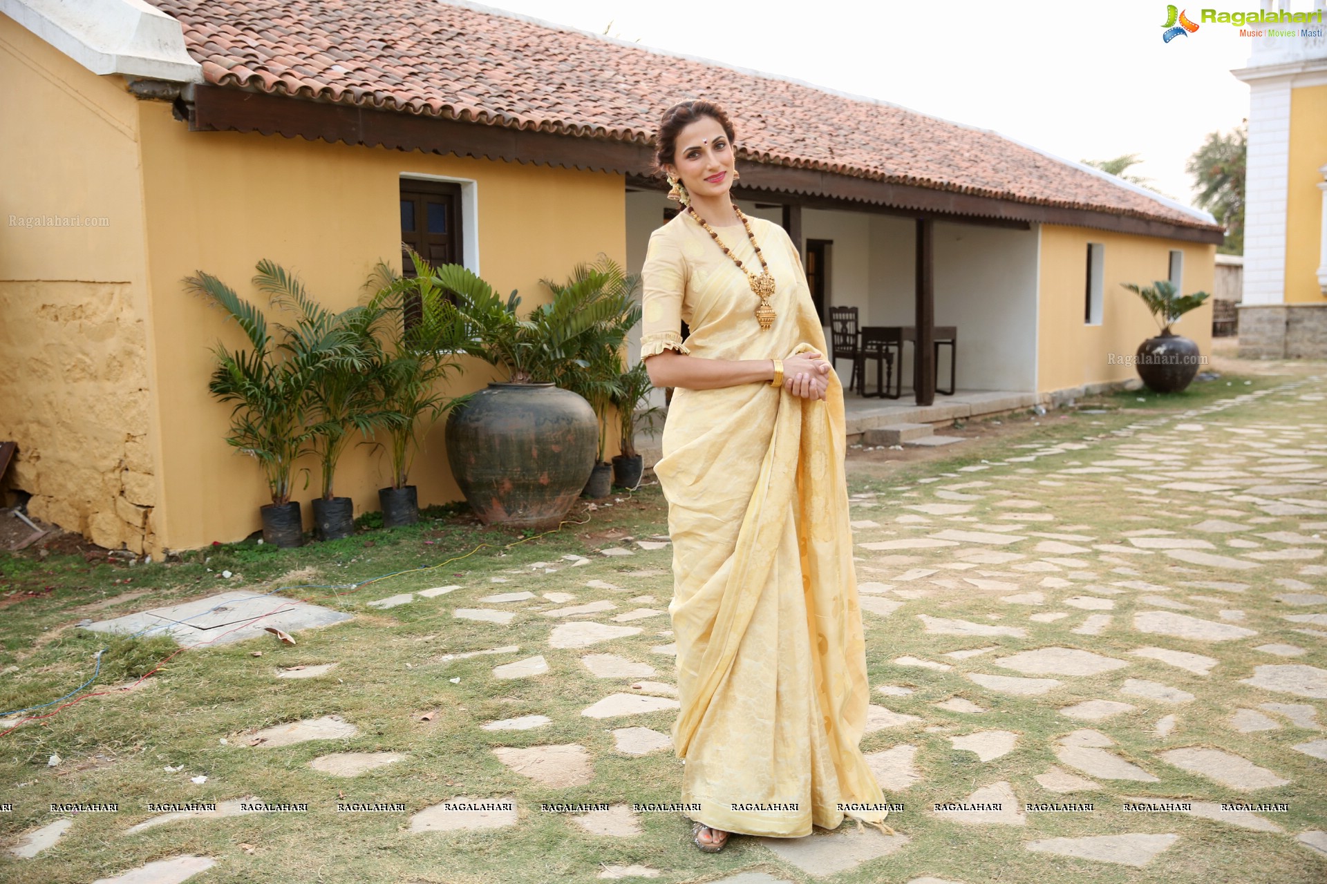 Shilpa Reddy at Shivalayam, Domakonda Fort (High Definition)