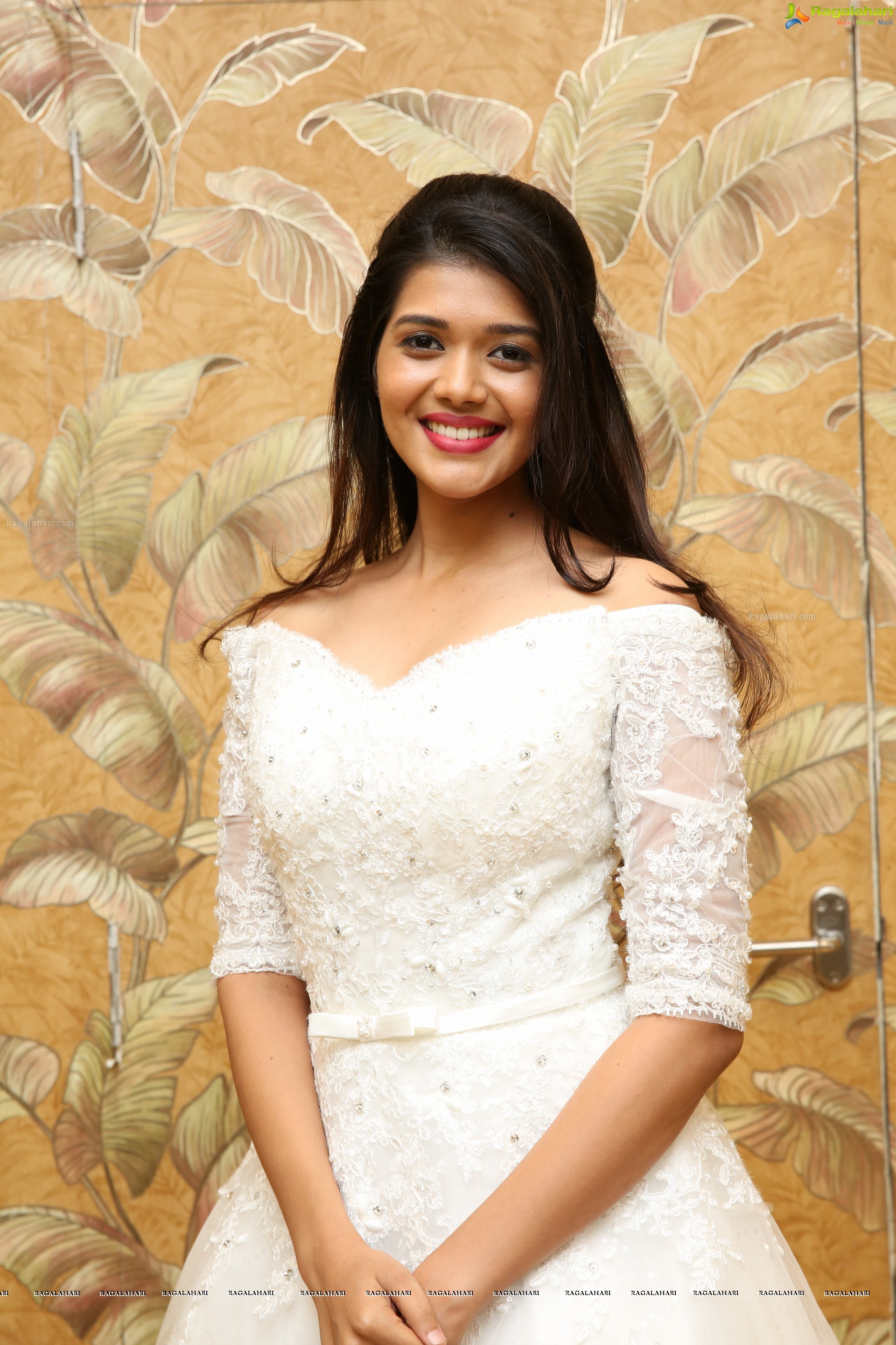 Tejaswini Manogna at Trisha Boutique (High Definition)