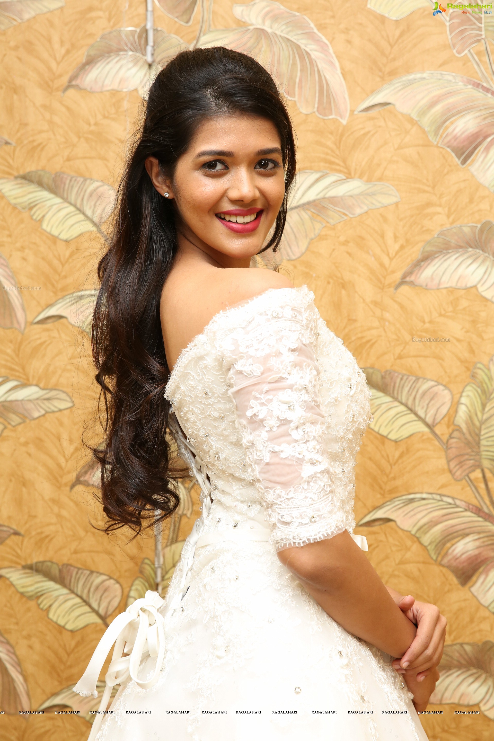 Tejaswini Manogna at Trisha Boutique (High Definition)