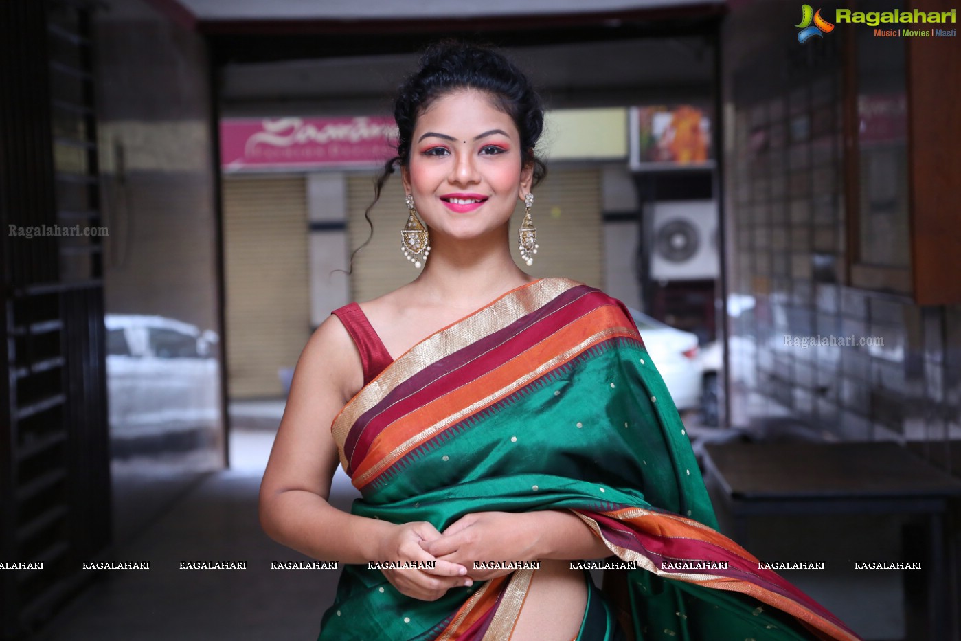 Aditi Myakal at Mahaveer Pearls Launch (Posters)