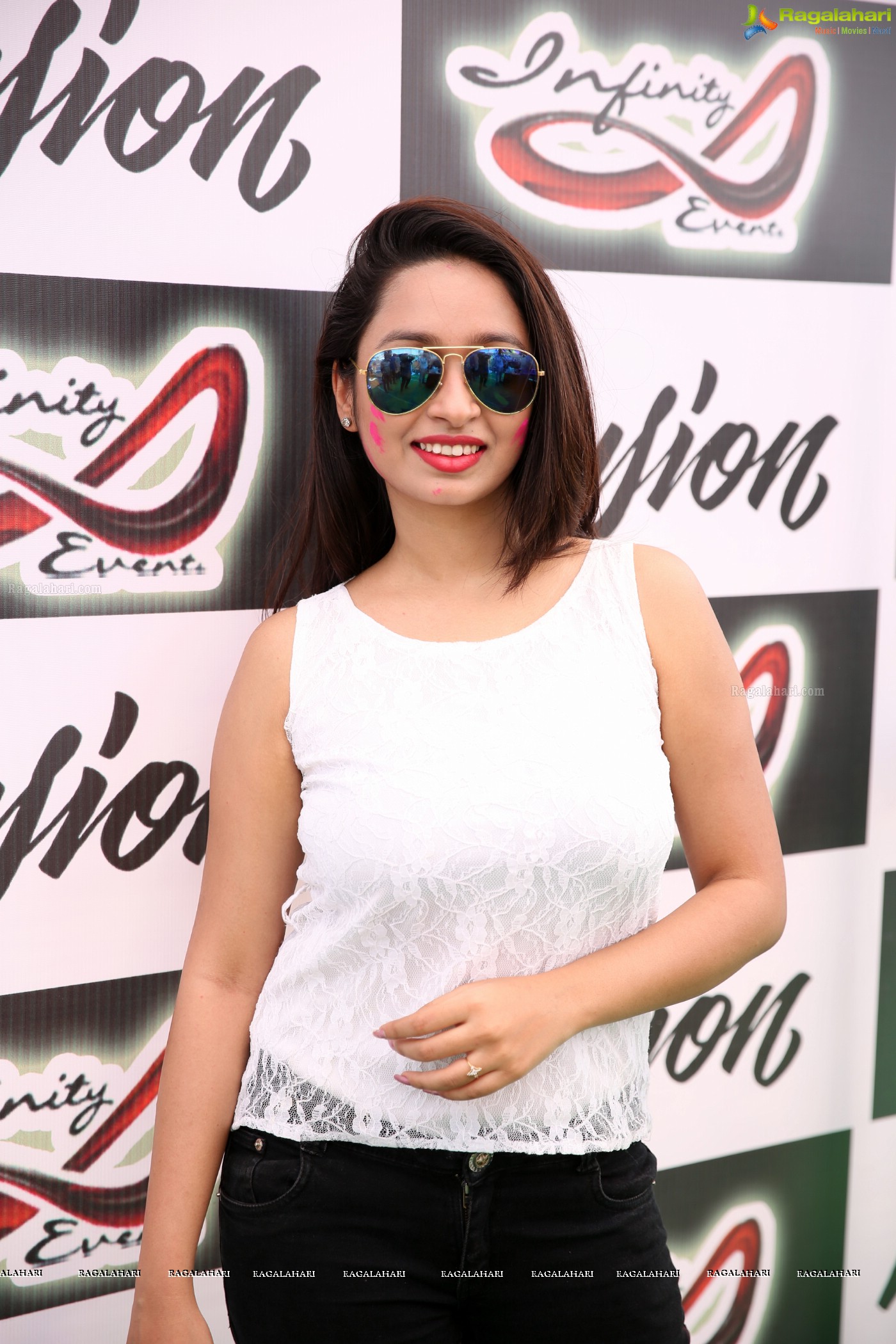 Juhi Chavan at Holi Bash (Posters)