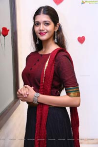 Tejaswini Manogna Photos