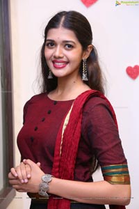 Tejaswini Manogna Photos