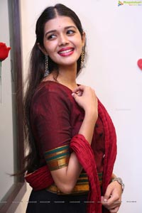 Tejaswini Manogna Photos