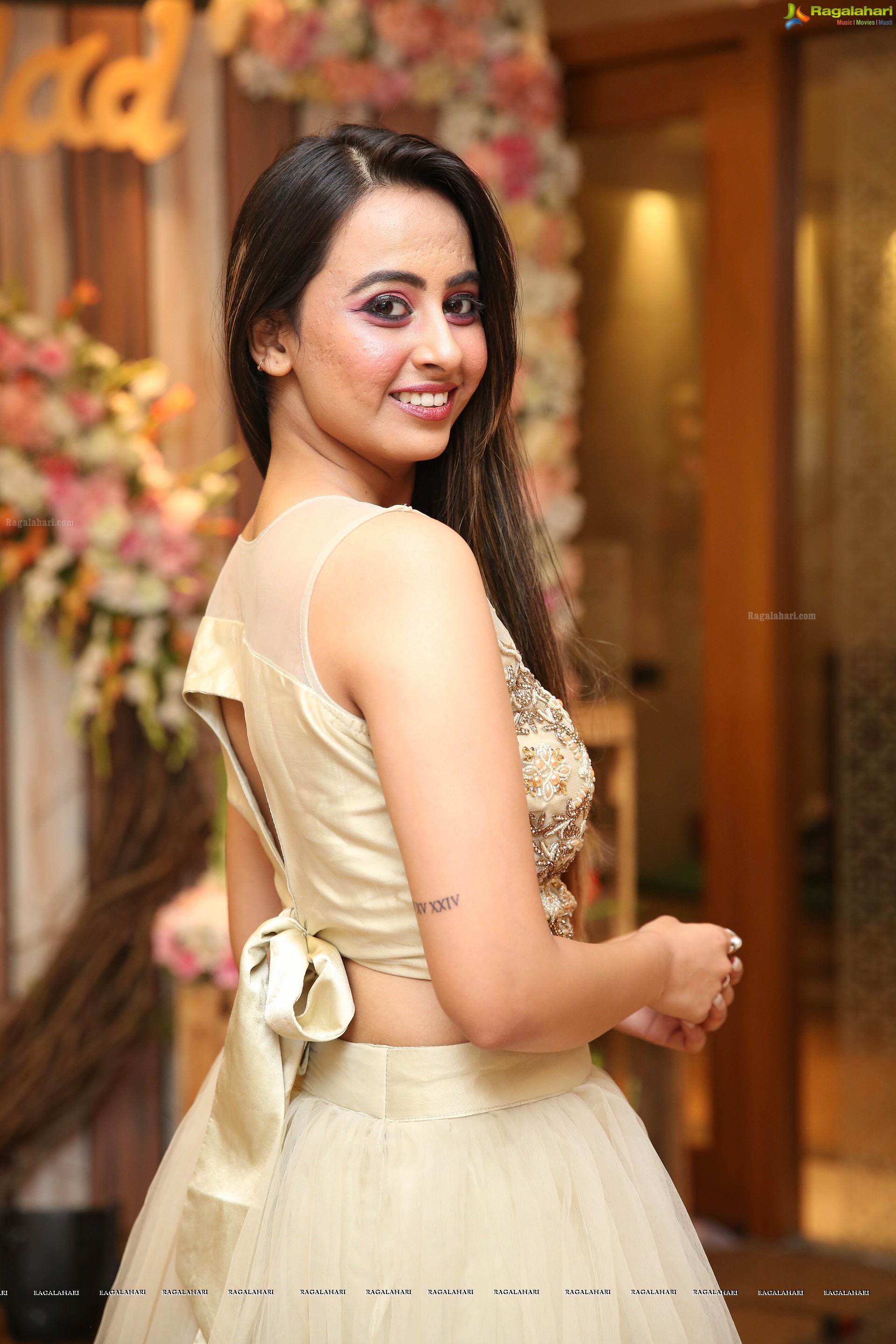 Ameeksha Pawar @ Sutraa Grand Curtain Raiser & Fashion Showcase  - HD Gallery