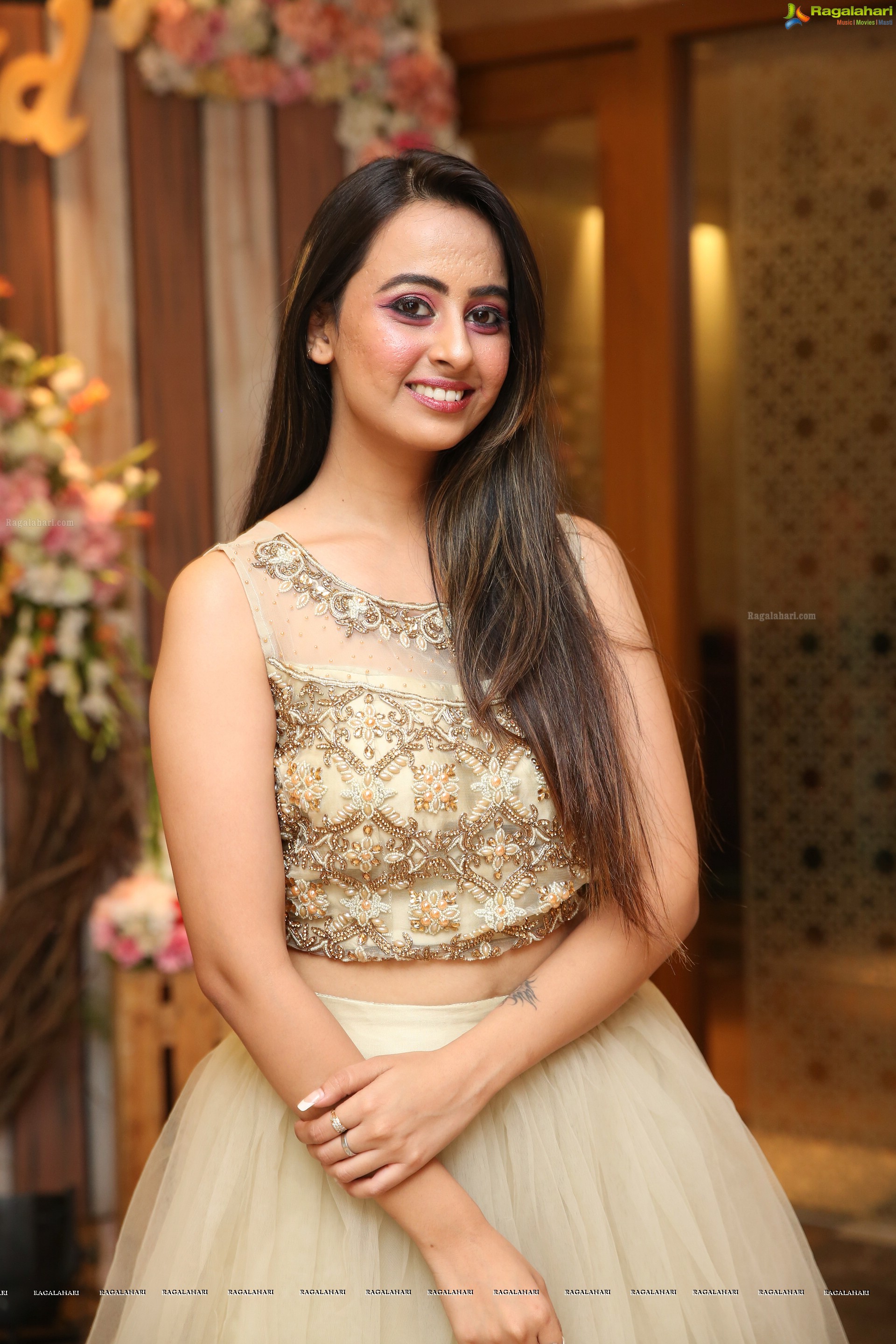 Ameeksha Pawar @ Sutraa Grand Curtain Raiser & Fashion Showcase  - HD Gallery