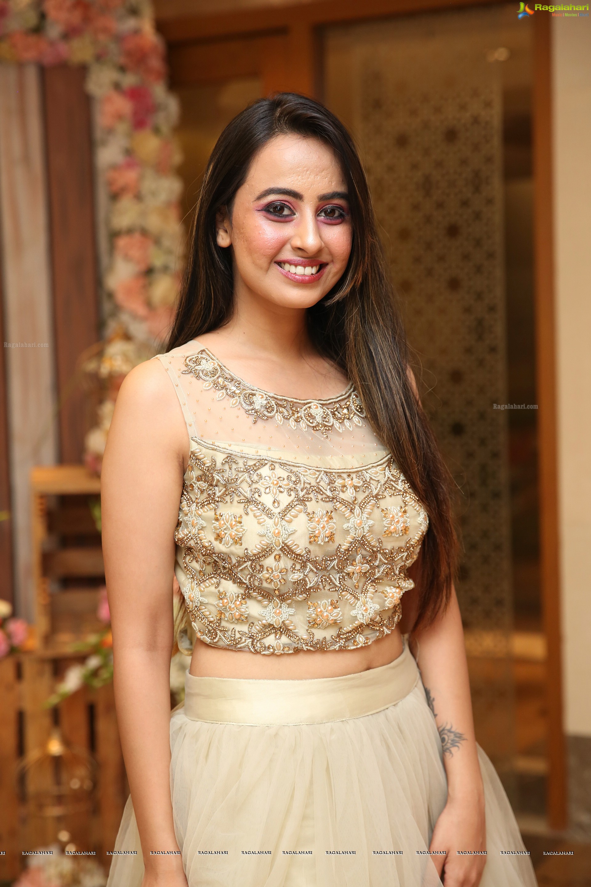 Ameeksha Pawar @ Sutraa Grand Curtain Raiser & Fashion Showcase  - HD Gallery