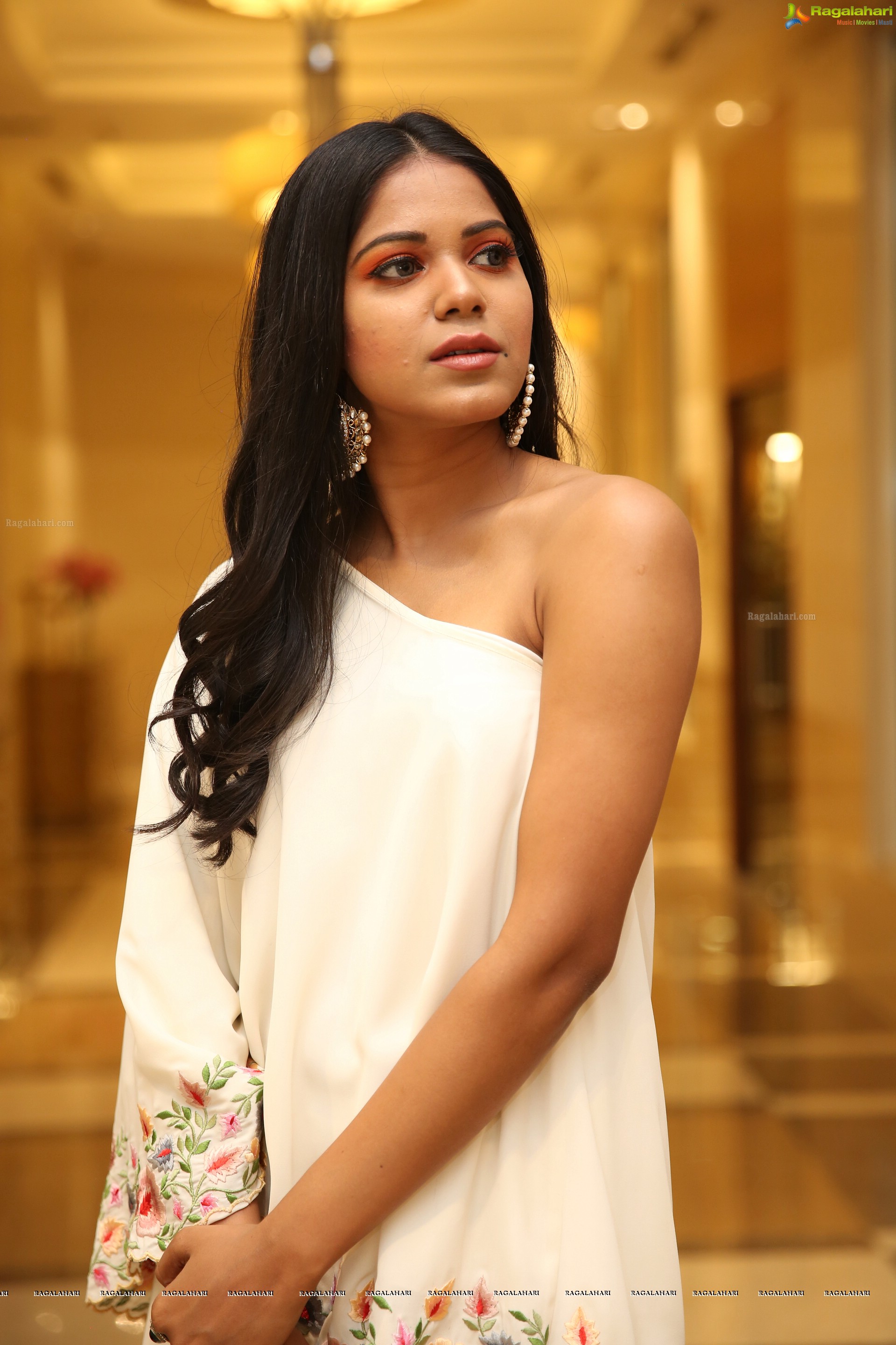 Debbie @ Sutraa Grand Curtain Raiser & Fashion Showcase - HD Gallery