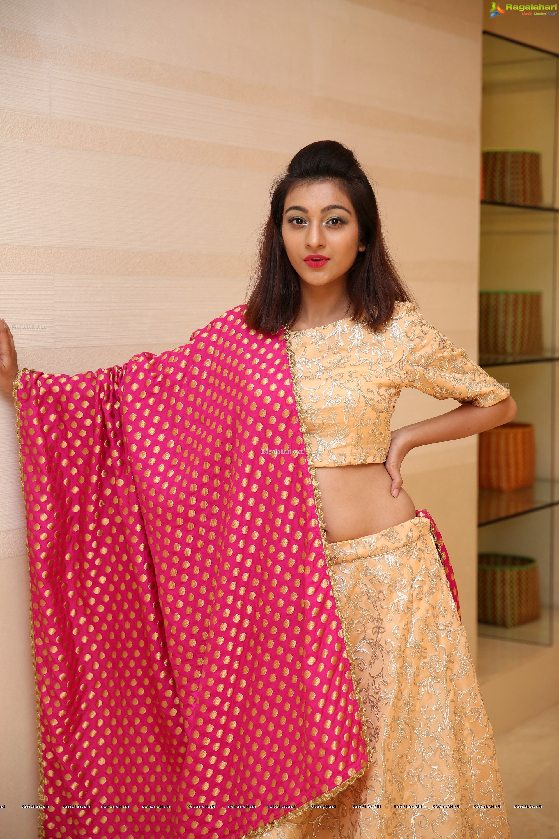 Insha Iqbal at Style Bazaar Exhibition & Sale Curtain Raiser - HD Gallery