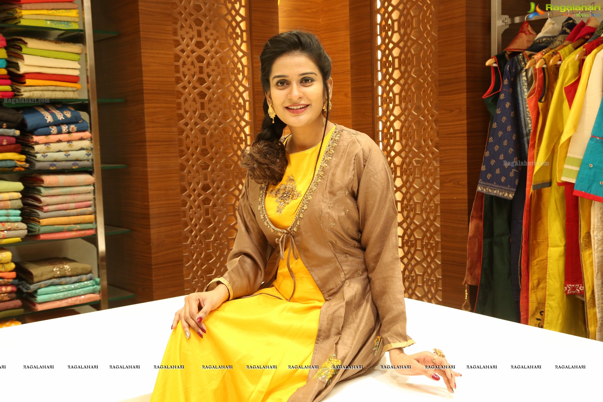 Jenny Honey @ Narsingh Cloth Emporium New Showroom Launch - HD Gallery