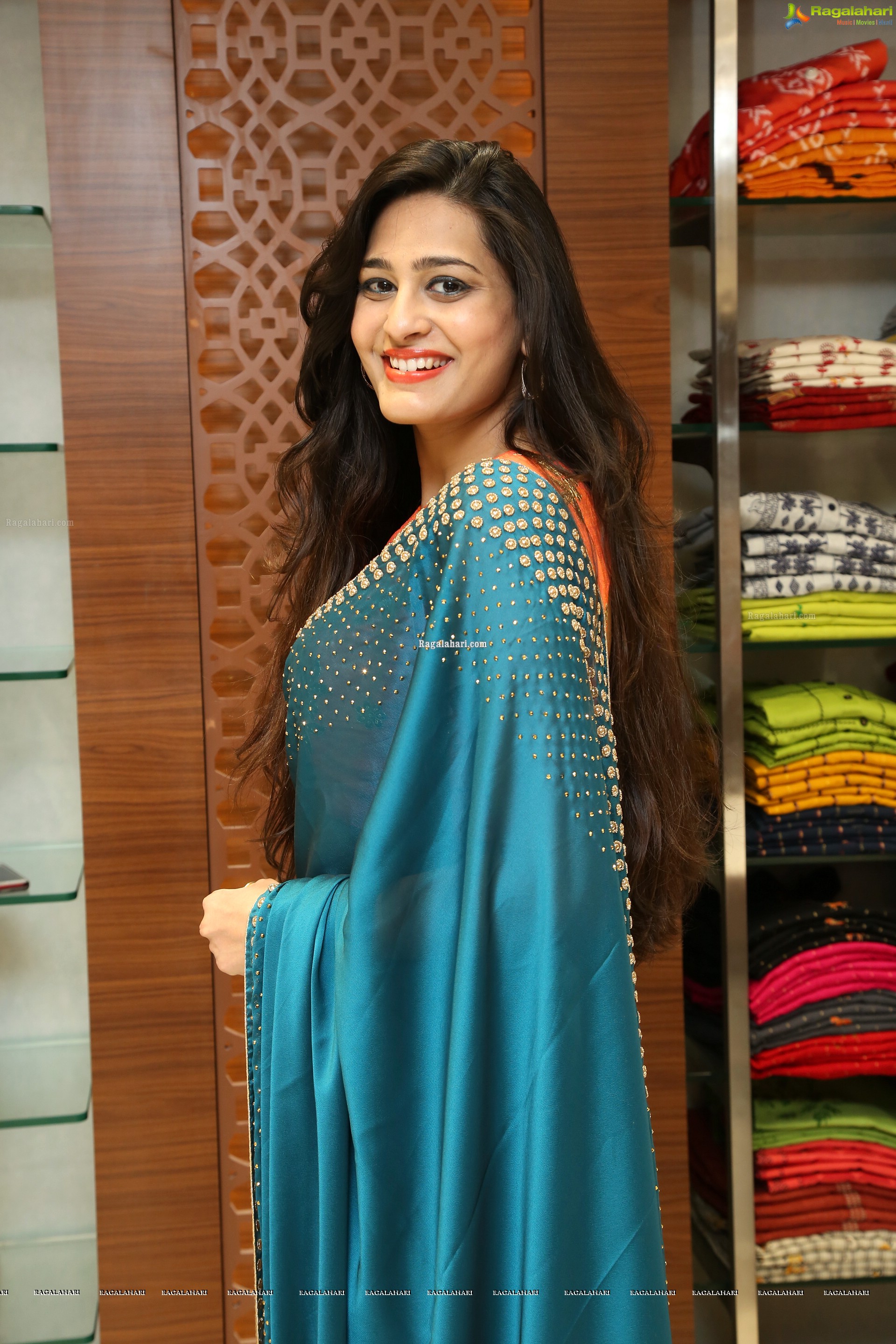 Swetha Jadhav @ Narsingh Cloth Emporium New Showroom Launch - HD Gallery