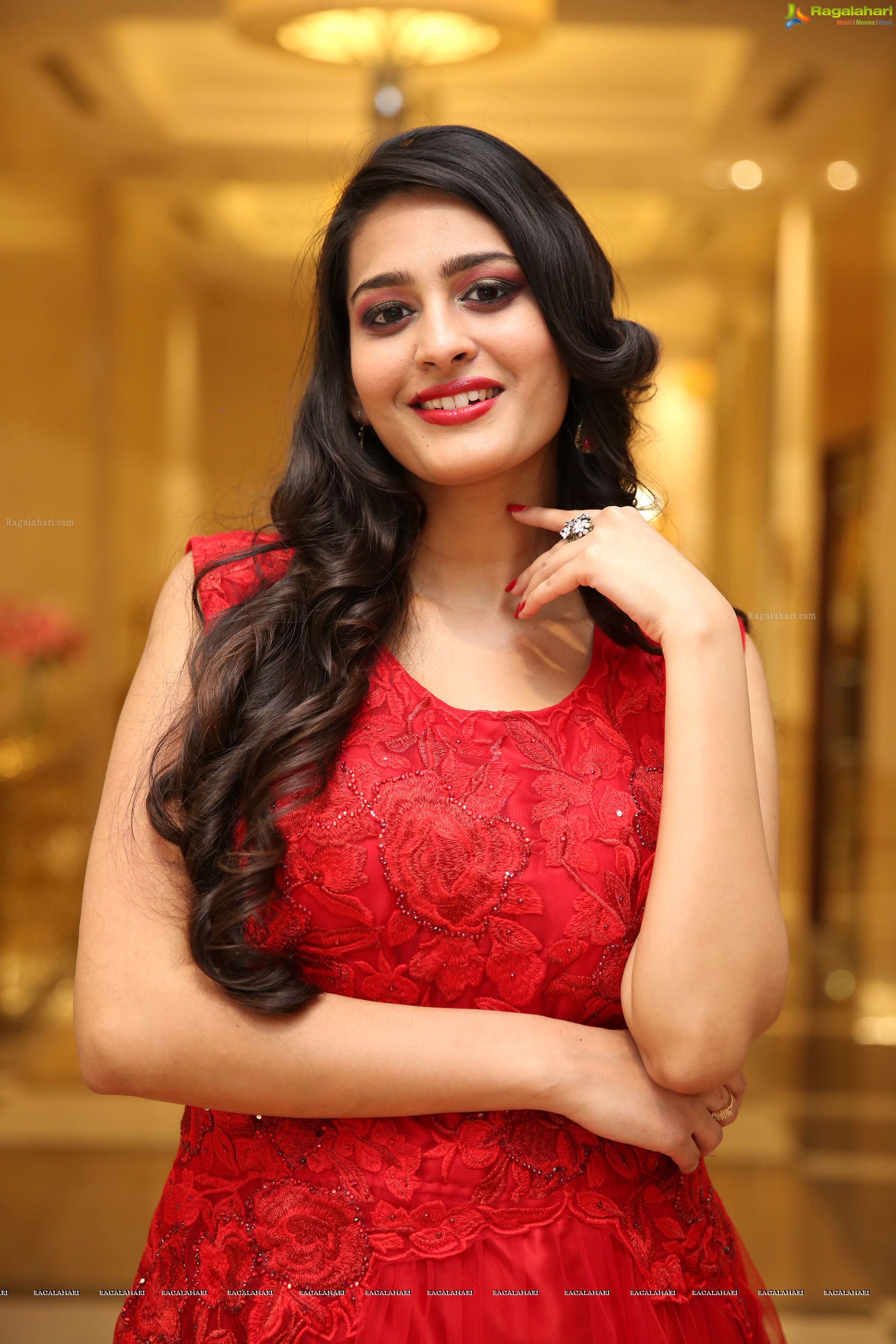 Swetha Jadhav @ Sutraa Grand Curtain Raiser & Fashion Showcase  - HD Gallery