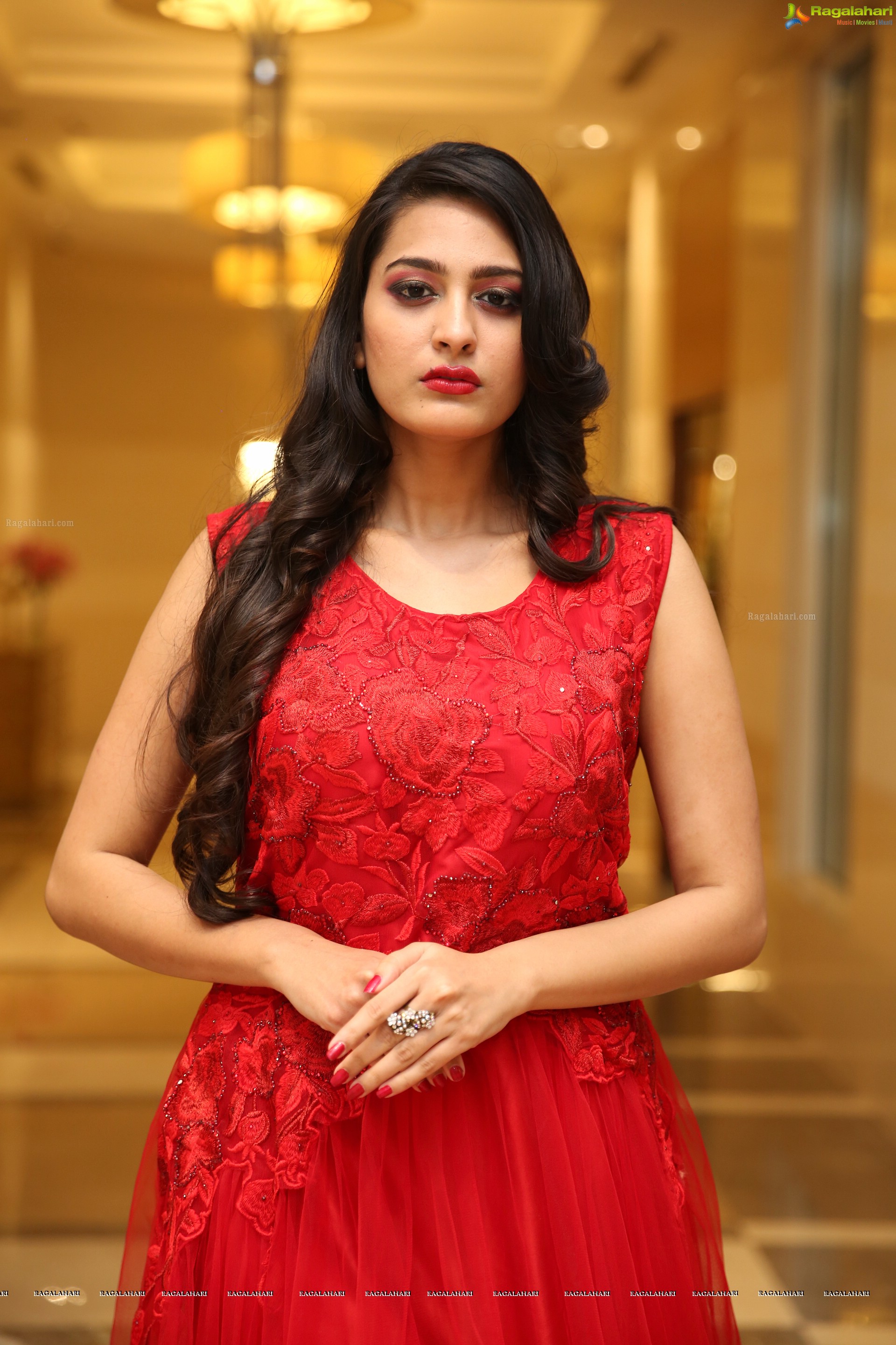 Swetha Jadhav @ Sutraa Grand Curtain Raiser & Fashion Showcase  - HD Gallery