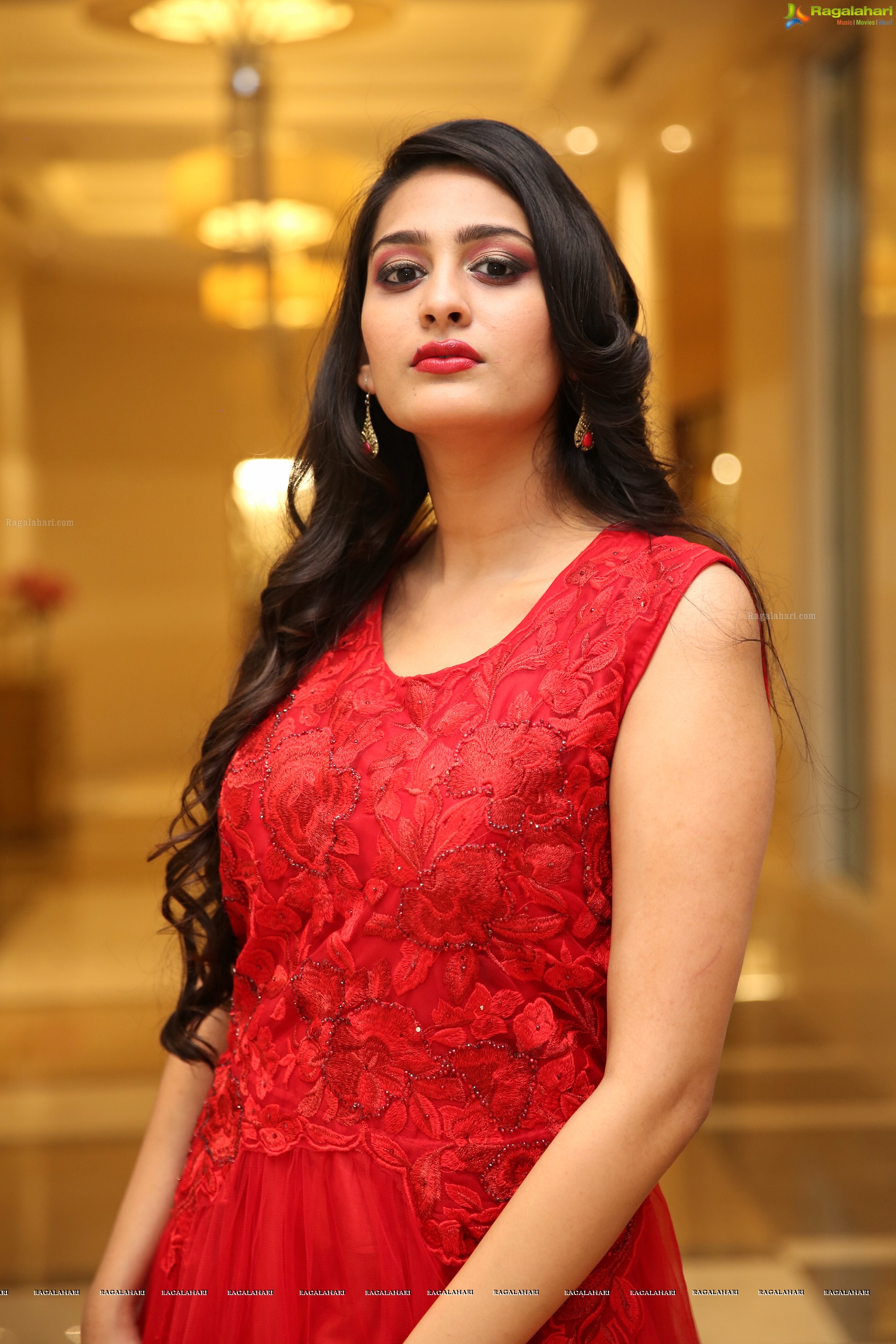 Swetha Jadhav @ Sutraa Grand Curtain Raiser & Fashion Showcase  - HD Gallery