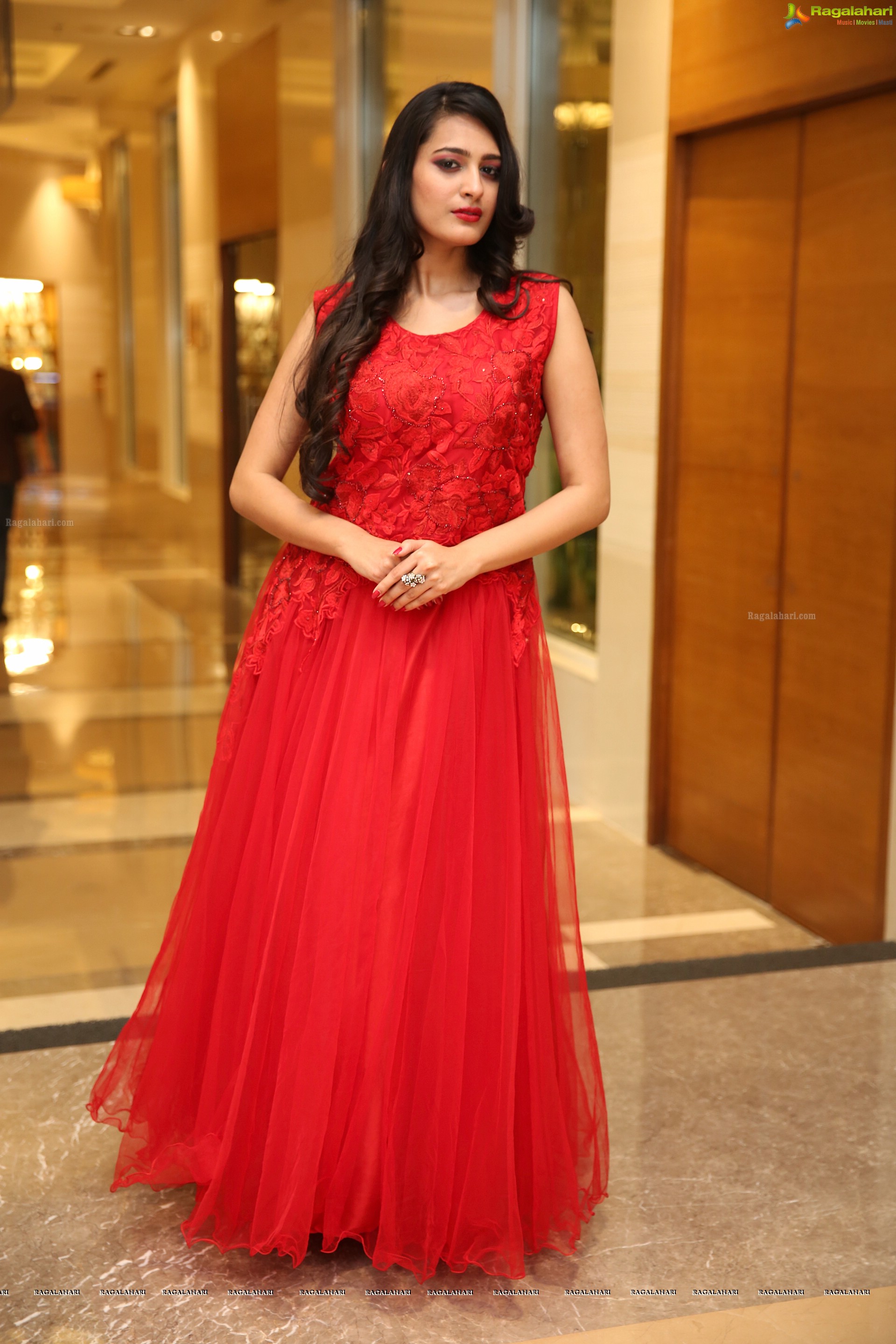 Swetha Jadhav @ Sutraa Grand Curtain Raiser & Fashion Showcase  - HD Gallery