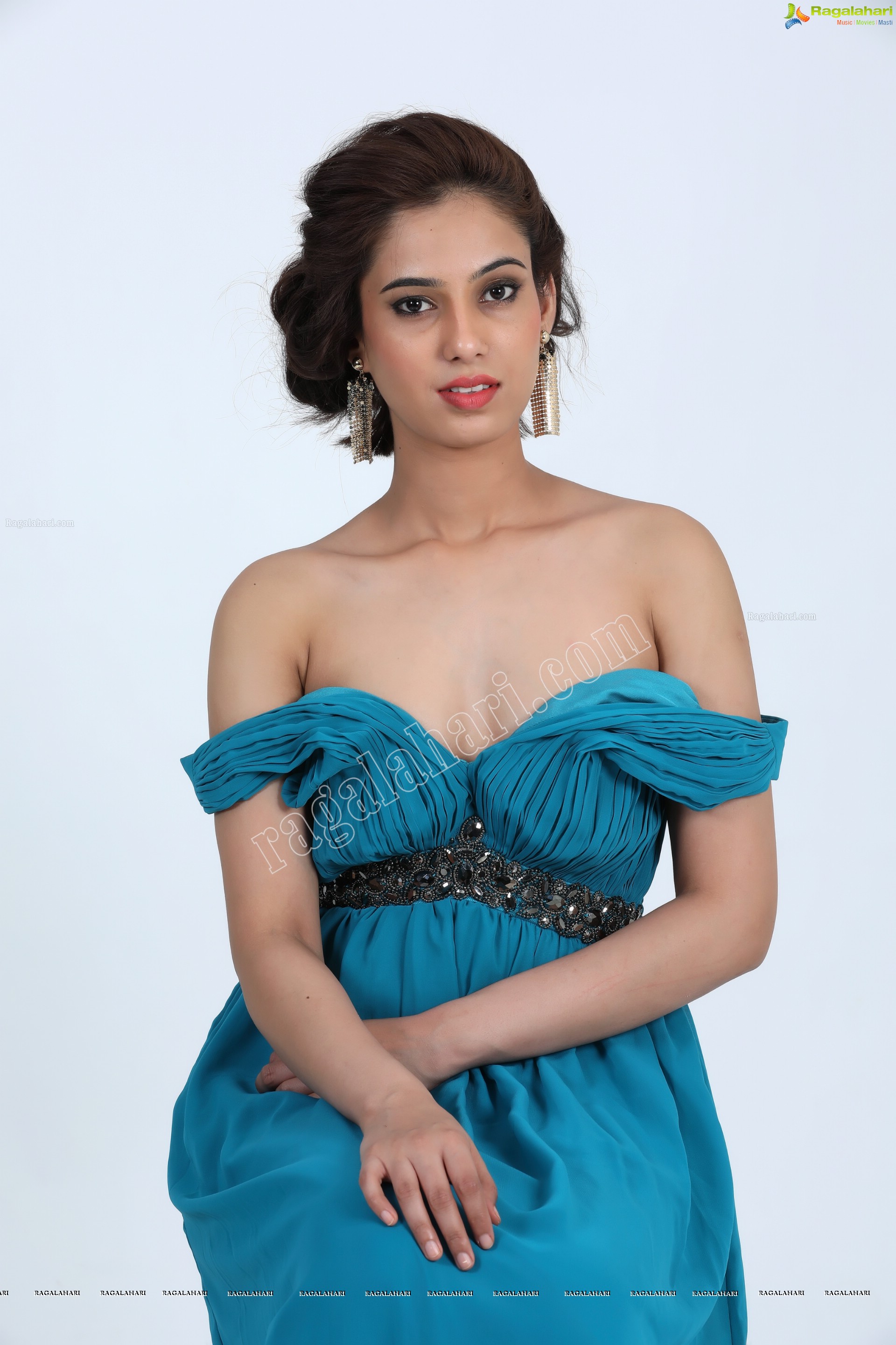 Pooja Desai (Exclusive Photo Shoot) (High Definition Photos)